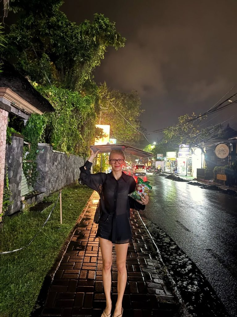 Potret Hyoyeon di Sanur Bali, photo by IG: hyoyeon_x_x