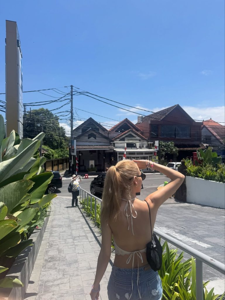 Potret Hyoyeon di Sanur Bali, photo by IG: hyoyeon_x_x