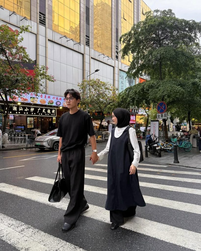 8 Potret Romantisnya Jule atau Julia Prastini dengan Sang Suami Saat Liburan di Guangzhou, China! 6 8 Potret Romantisnya Jule atau Julia Prastini dengan Sang Suami Saat Liburan di Guangzhou, China!