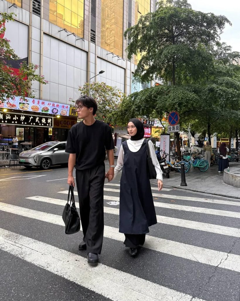 8 Potret Romantisnya Jule atau Julia Prastini dengan Sang Suami Saat Liburan di Guangzhou, China! 7 8 Potret Romantisnya Jule atau Julia Prastini dengan Sang Suami Saat Liburan di Guangzhou, China!