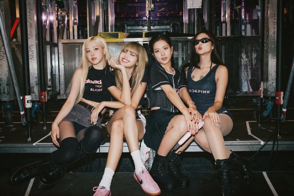 BLINK Wajib Tahu! Ini Panduan Transportasi ke GBK untuk Konser BLACKPINK Jakarta 2025 Besok!