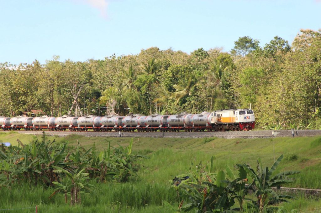 KAI Angkut 216 Juta Liter Avtur Januari–September 2025, Dukung Keandalan Penerbangan dan Pertumbuhan Pariwisata Yogyakarta 1 KAI Angkut 216 Juta Liter Avtur Januari–September 2025, Dukung Keandalan Penerbangan dan Pertumbuhan Pariwisata Yogyakarta