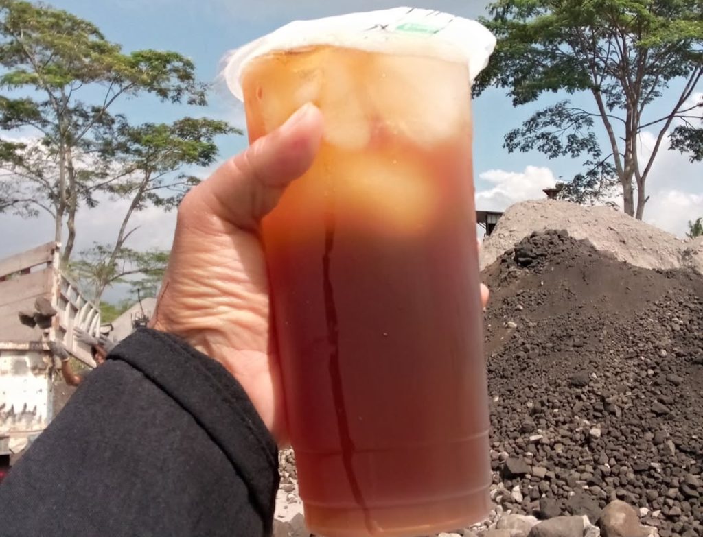 Resep Es Teh Jumbo 3000, Minuman Segar Murah Meriah yang Bikin Nagih!