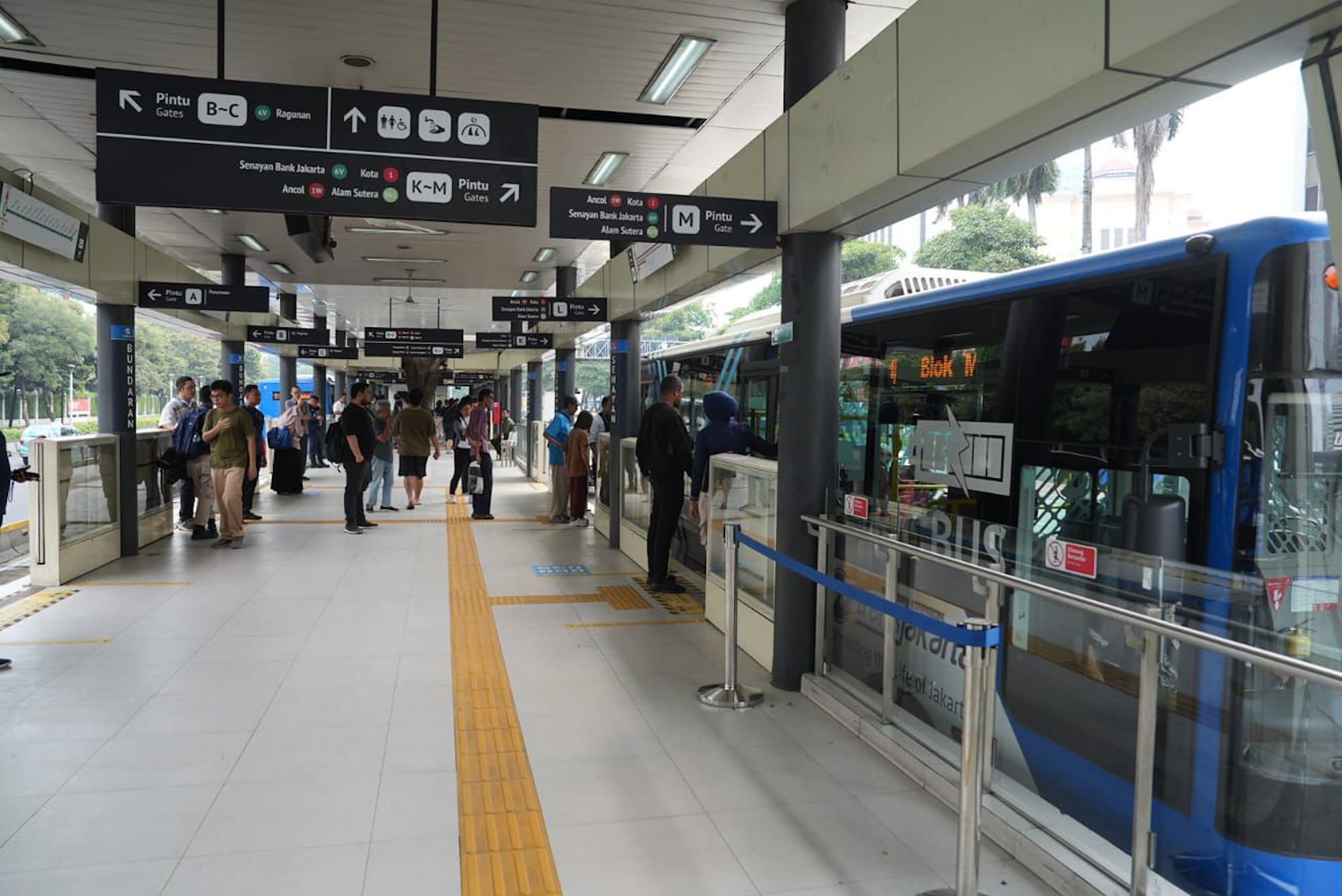 7 Langkah Cara Naik TransJakarta Pertama Kali: Panduan Lengkap Buat Pemula, Anti Bingung!