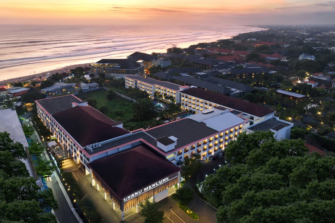 Grand Mercure Bali Seminyak Hadirkan Promo Natal dan Tahun Baru Dekat Pantai Double Six
