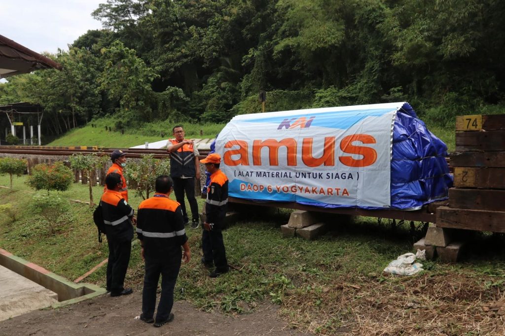 Kesiapan KAI Sambut Libur Natal dan Tahun Baru: Pemeriksaan Jalur hingga Petugas 24 Jam 2 Peralatan Darurat Sudah Disiagakan, Bantalan Rel, Rel Cadangan, Hingga Jembatan Darurat