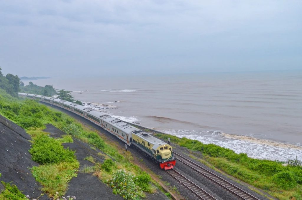 Stasiun Plabuan, Stasiun Unik di Jawa Tengah yang Berbatasan Langsung dengan Laut
