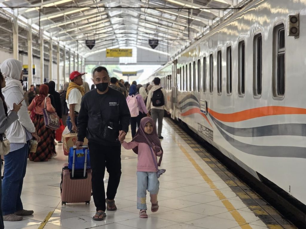 Tiket Kereta Api Nataru 2025/2026 Resmi Dibuka, Ini Diskon 30% dan Cara Mengeceknya! 1 Tiket Kereta Api Nataru 2025/2026 Resmi Dibuka, Ini Diskon 30% dan Cara Mengeceknya!