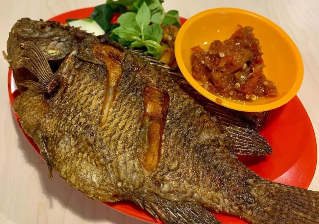 Ikan Goreng Sambal Tomat