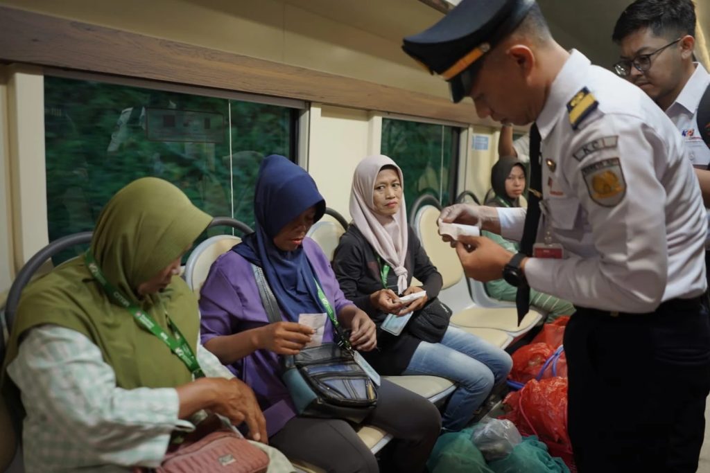 Potret Kereta Petani dan Pedagang