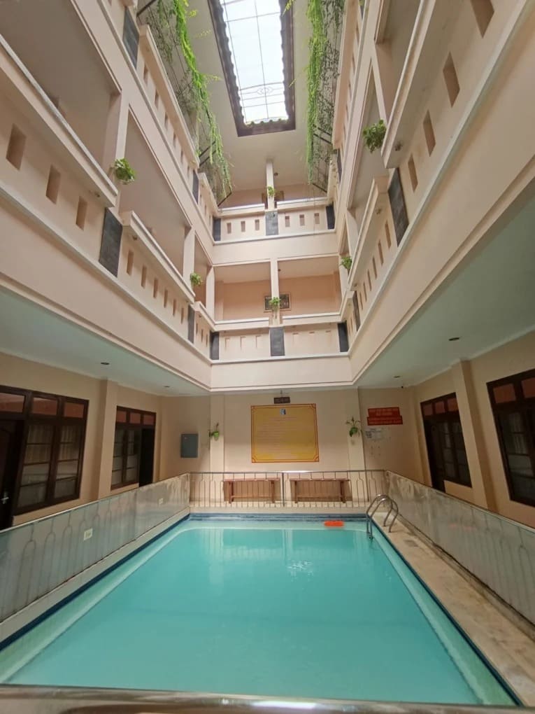 10 Hotel Jogja Dekat Malioboro Ada Kolam Renang: Mencari Jeda di Tengah Riuh Kota, Kolam Renang Hotel Malioboro Inn Yogyakarta