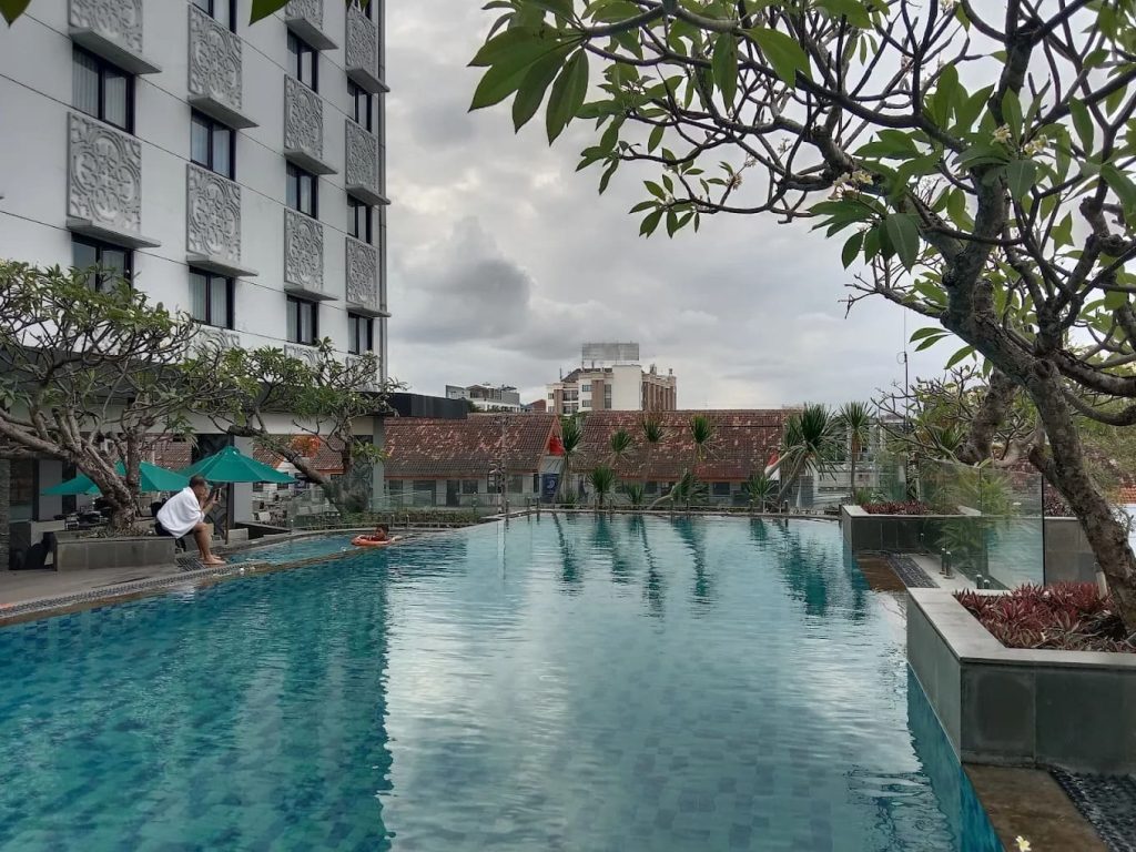 Kolam Renang Hotel Neo Malioboro