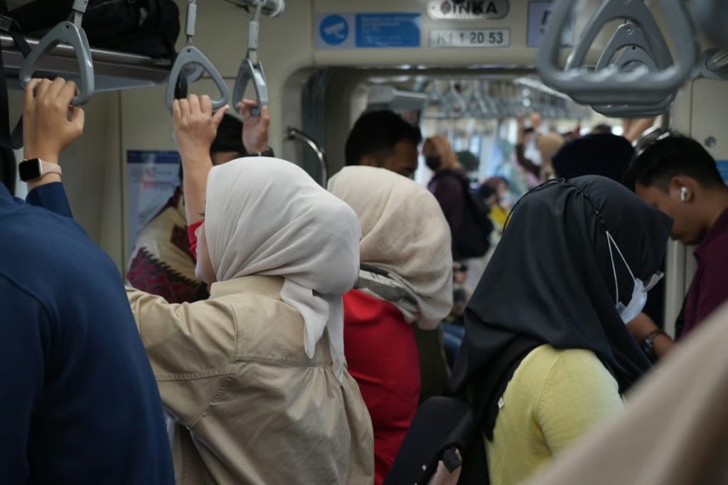 LRT Jabodebek Tembus 2,5 Juta Penumpang! Ini Stasiun Terpadat dan Pembaruan Layanannya