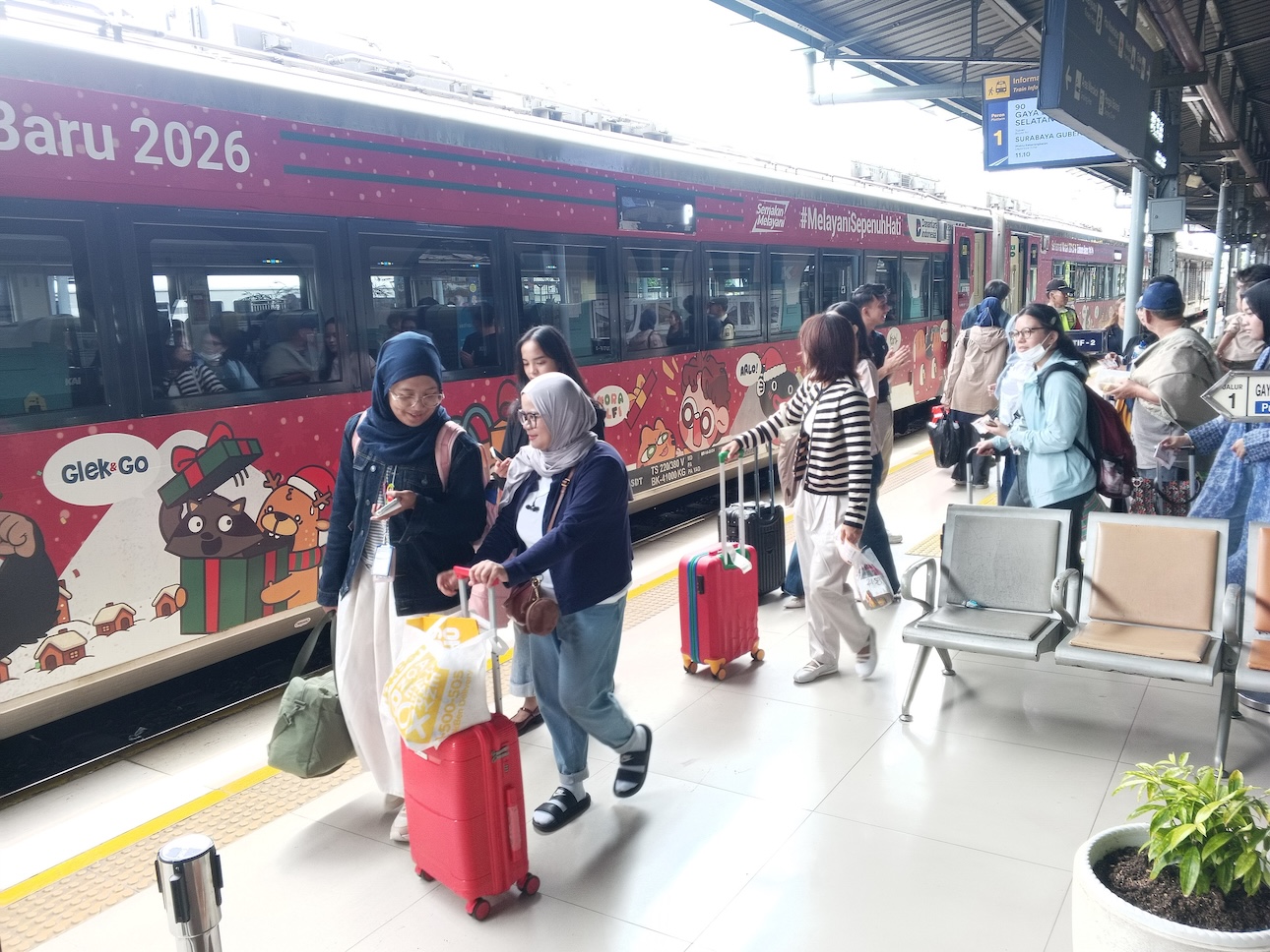 Libur Nataru 2025 Padat dan Diguyur Hujan, Ini Imbauan Penting dari KAI