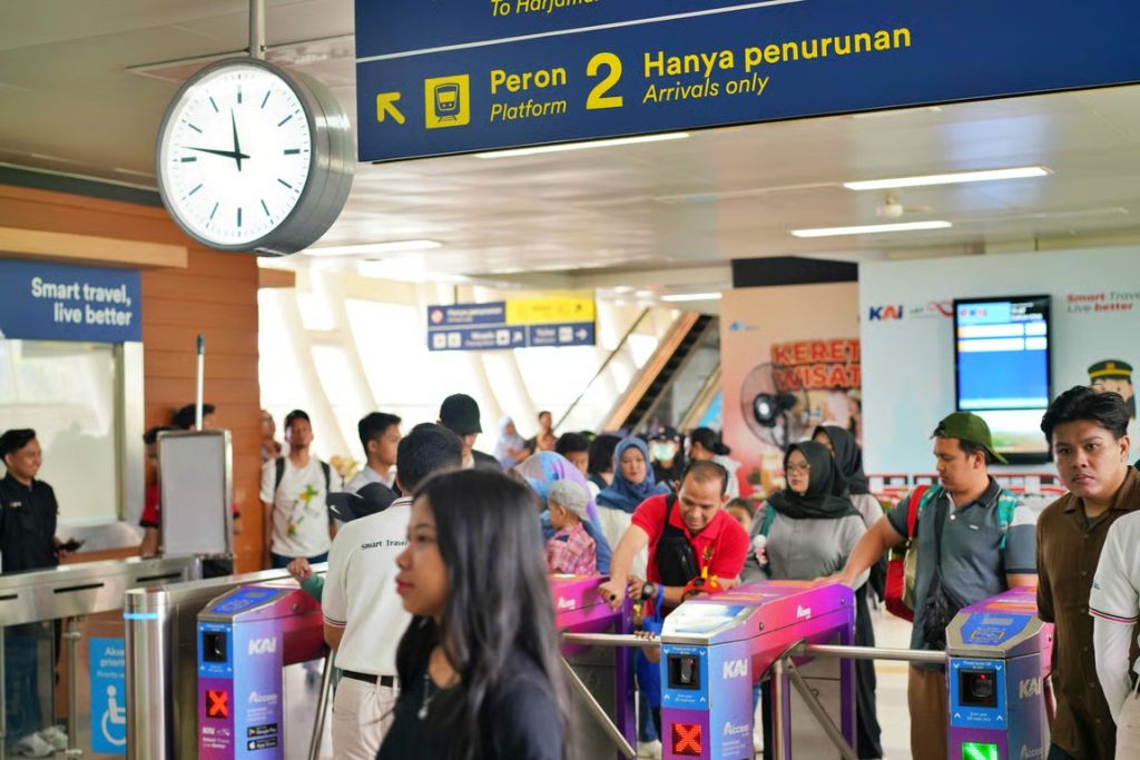 Libur Akhir Tahun 2025, Penumpang LRT Jabodebek Terus Naik 1 Minat Naik LRT Jabodebek Meningkat Saat Libur Natal dan Tahun Baru 2025