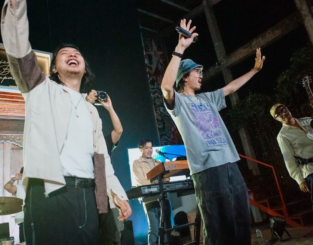 Momen Tak Terduga di Jogja: Duta Sheila On 7 Duet Bareng GME di Tur “Sejenak Bersama Bapak”