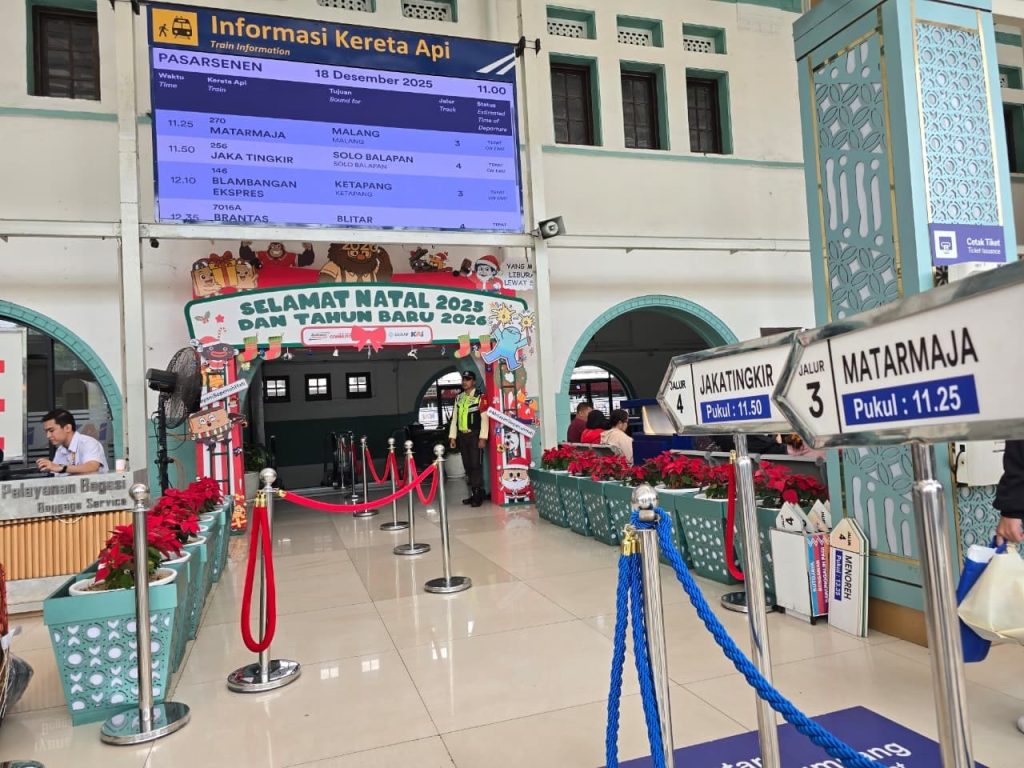 Saat Kereta Api Ikut Merayakan Natal dan Tahun Baru 3