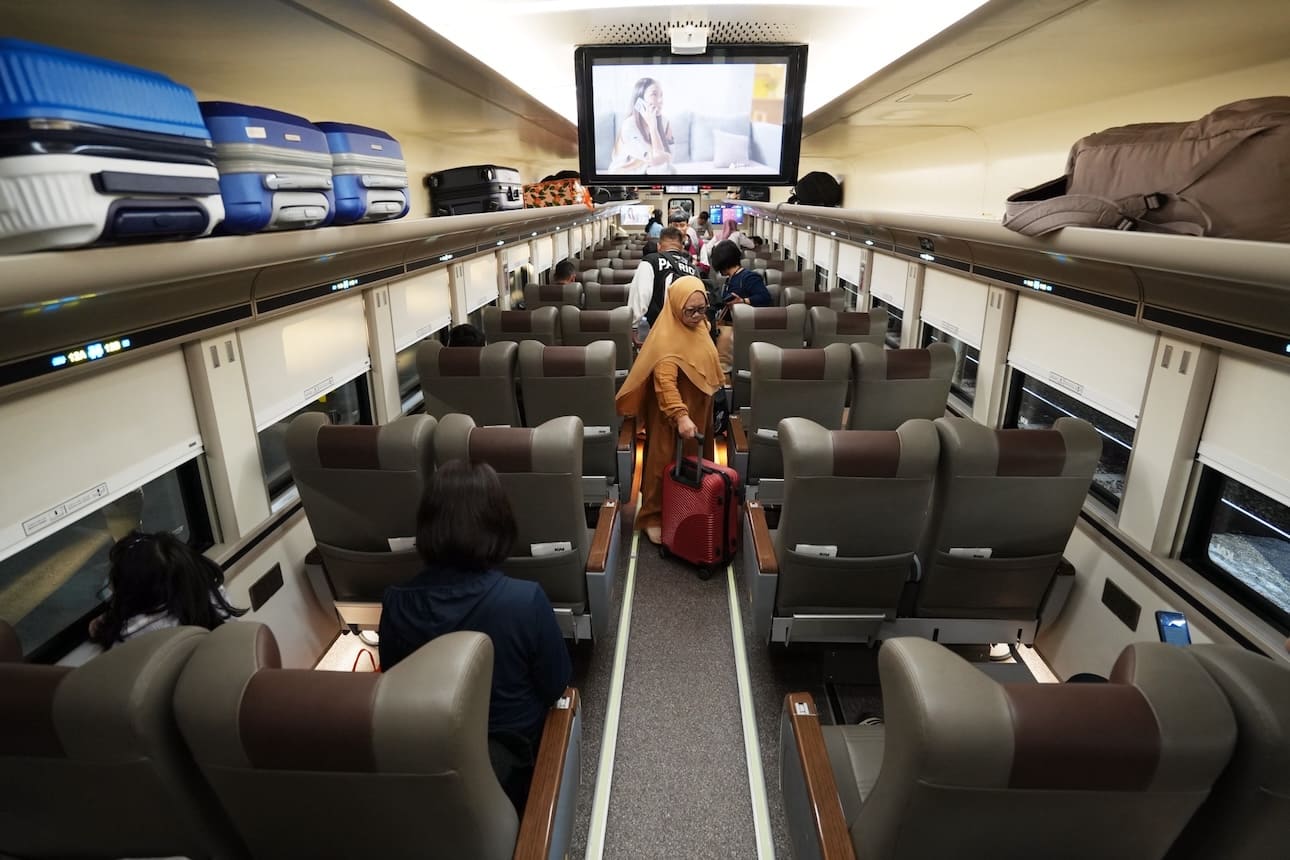 KA Gajayana Resmi Gunakan Kereta Stainless Steel New Generation (SSNG)