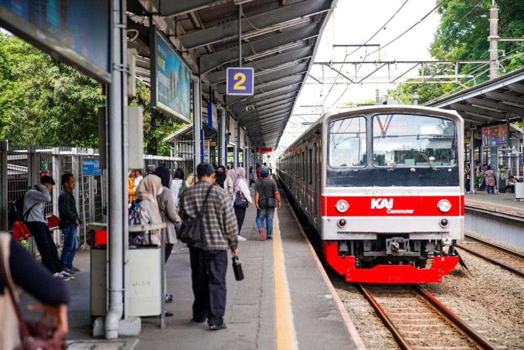 Pengguna KRL Jabodetabek Tembus 349 Juta pada 2025, Lampaui Era Pra-Pandemi 1 Pengguna KRL Jabodetabek Tembus 349 Juta pada 2025, Lampaui Era Pra-Pandemi