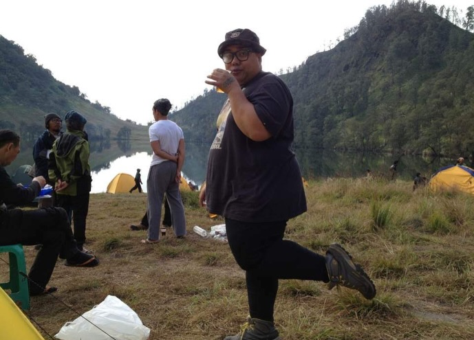 Saykoji Bagikan Foto BTS Film 5 cm yang Jarang Dilihat Publik, Bikin Netizen Nostalgia, photo by IG: saykoji