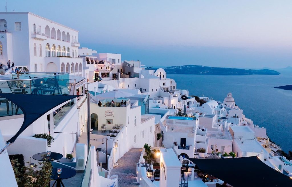 Yunani: Harmoni Laut Biru dan Pegunungan Kuno