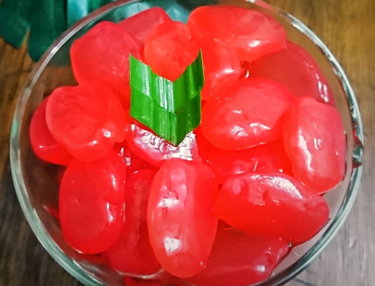 Tips Supaya Manisan Lebih Segar dan Tahan Lama Gunakan kolang kaling yang berwarna putih bening dan tidak berlendir. Jangan terlalu lama merebus agar tekstur tidak hancur. Simpan dalam wadah tertutup rapat di kulkas, bisa bertahan 4–5 hari. Tambahkan sedikit air jeruk nipis bila ingin rasa lebih segar.