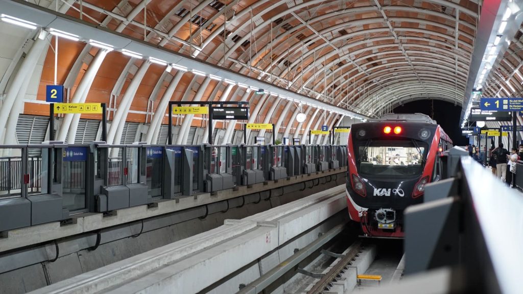 Jadwal dan Lokasi Pembagian Takjil di Stasiun LRT Jabodebek Saat Ramadan 2026