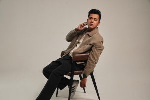 Dari Viral di TikTok ke Spotify, Adiw Curi Perhatian Lewat Lagu “Meski Takkan Selalu Indah”