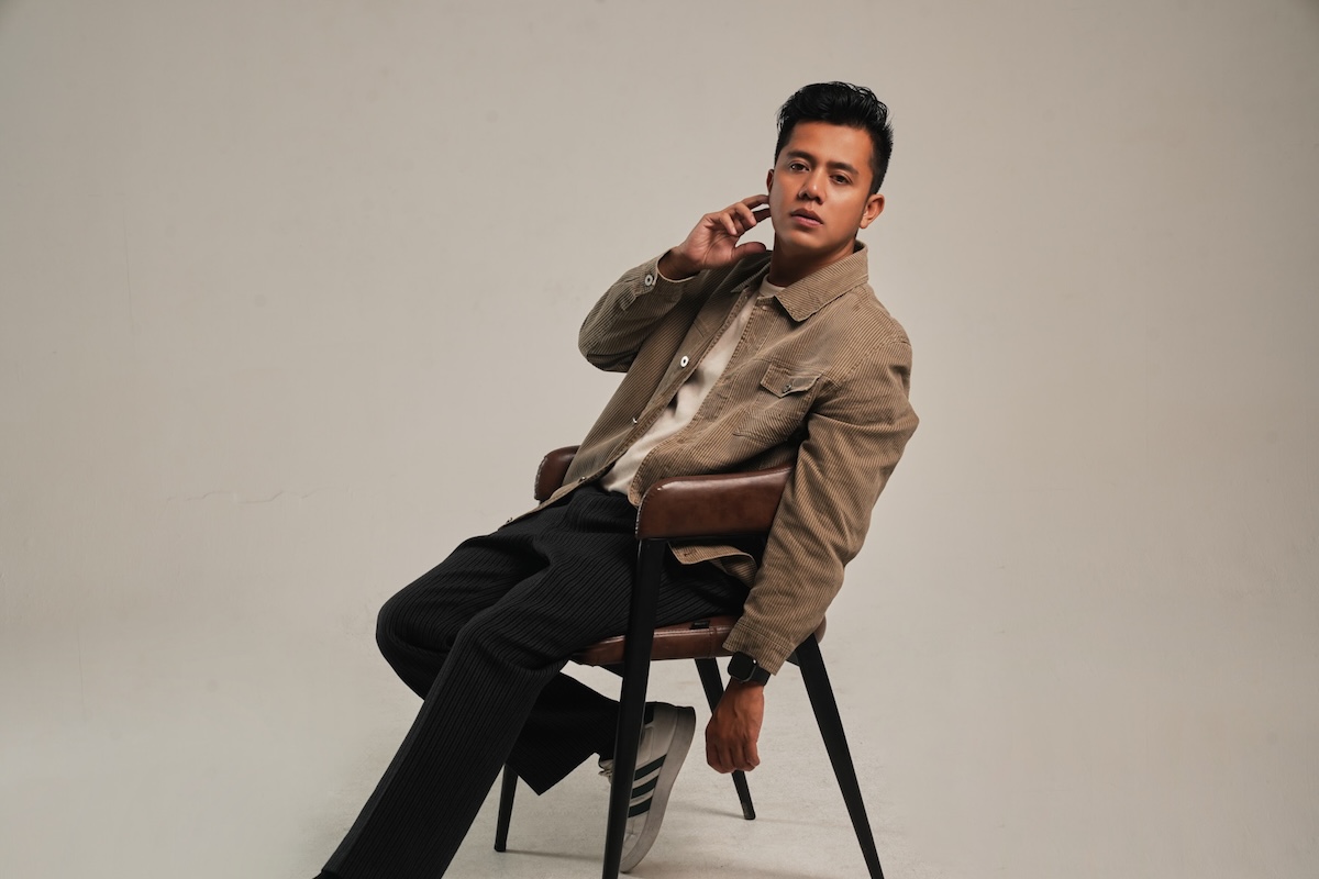 Dari Viral di TikTok ke Spotify, Adiw Curi Perhatian Lewat Lagu “Meski Takkan Selalu Indah”