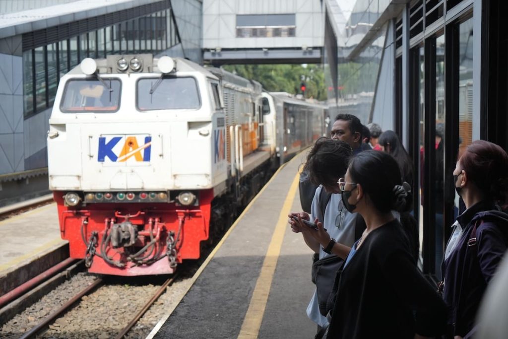 Longsor Tutup Jalur, KA Ciremai Sempat Terganggu, Semua Penumpang Aman