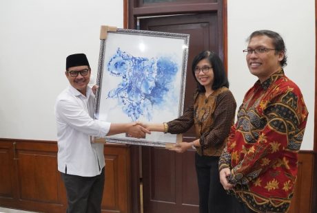 Dari Sebuah Goresan Menjadi Karya Seni, THE 1O1 Yogyakarta Tugu Serahkan “Dewi Kunti Talibrata”
