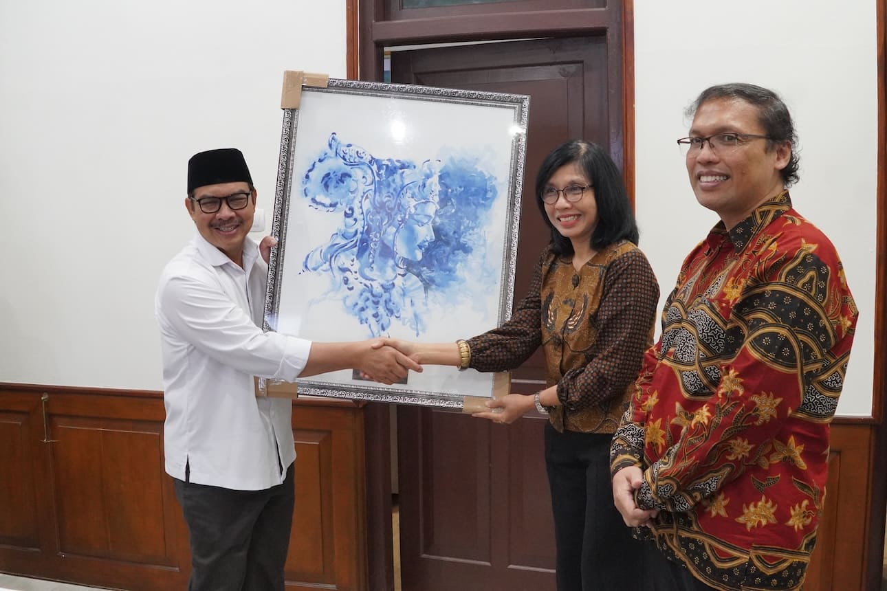 Dari Sebuah Goresan Menjadi Karya Seni, THE 1O1 Yogyakarta Tugu Serahkan “Dewi Kunti Talibrata”