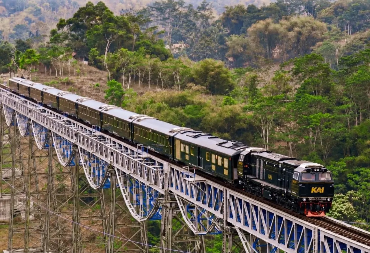 Nusantara Explorer Resmi Meluncur, Begini Fasilitas Kereta Wisata Premium Terbaru KAI