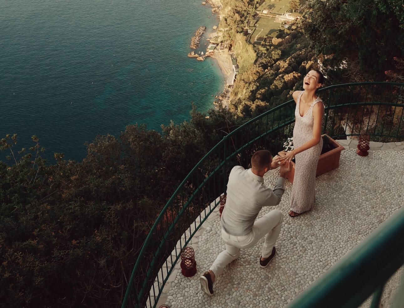 Potret Maarten Paes saat Melamar Luna Bijl di Isola Di Capri, Pemandangannya Indah 1 Potret Maarten Paes saat Melamar Luna Bijl di Isola Di Capri, Pemandangannya Indah