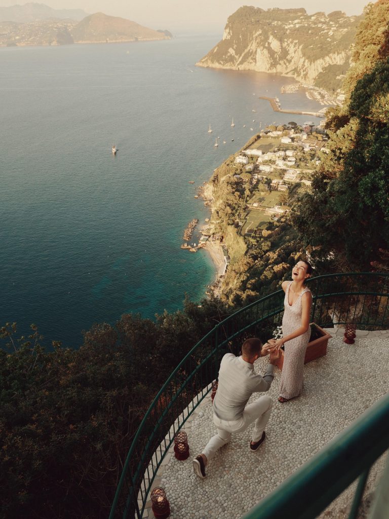 Potret Maarten Paes saat Melamar Luna Bijl di Isola Di Capri, Pemandangannya Indah 3 Potret Maarten Paes saat Melamar Luna Bijl di Isola Di Capri, Pemandangannya Indah2026-09-29 at 2.29.09 PM 2