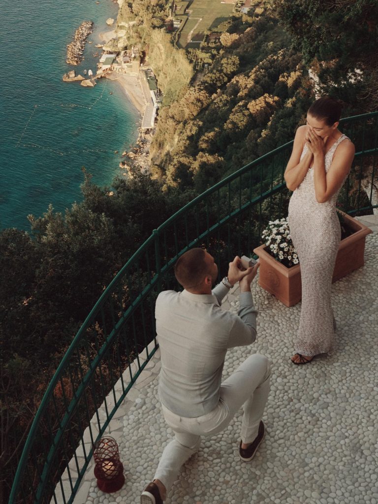 Potret Maarten Paes saat Melamar Luna Bijl di Isola Di Capri, Pemandangannya Indah 4 Potret Maarten Paes saat Melamar Luna Bijl di Isola Di Capri, Pemandangannya Indah2026-09-29 at 2.29.09 PM 3