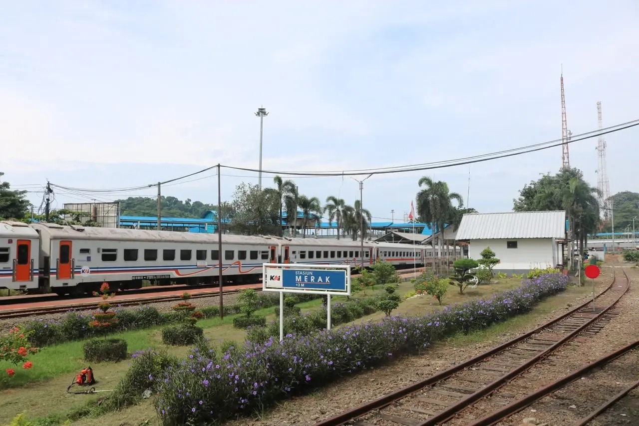 4 Stasiun Kereta Api di Ujung Jawa dan Sumatra, Ada Merak hingga Krueng Mane 1 4 Stasiun Kereta Api di Ujung Jawa dan Sumatra, Ada Merak hingga Krueng Mane