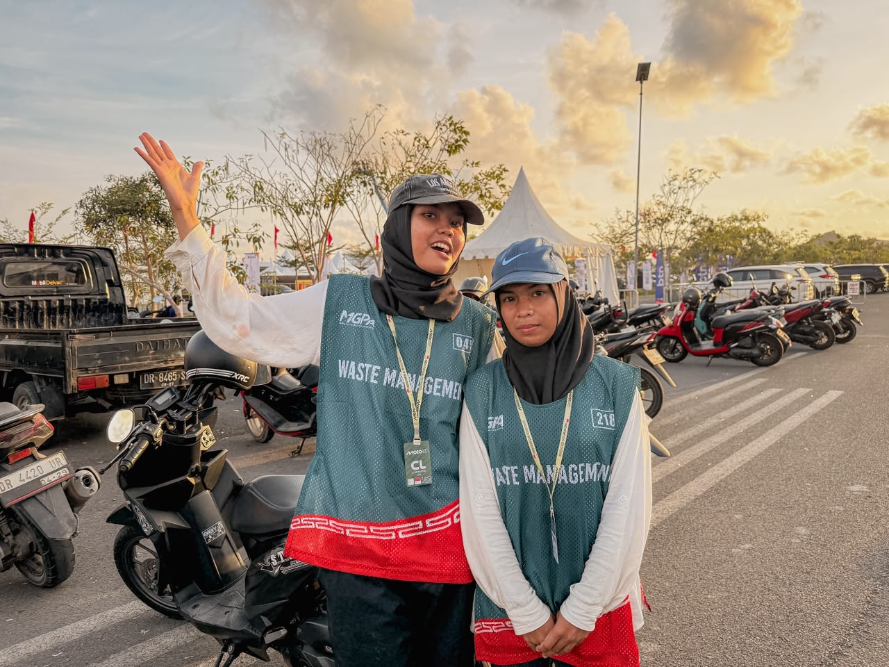 MotoGP Mandalika 2026 Buka Lapangan Kerja, Warga Lombok Ikut Merasakan Dampaknya 1 FOTO 2 Cleaning Waste Management, Elyani Sulistianda